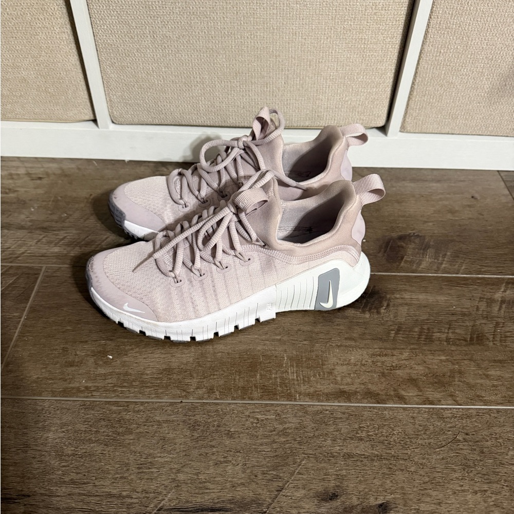 Nike Women's Light Pink Sneakers
